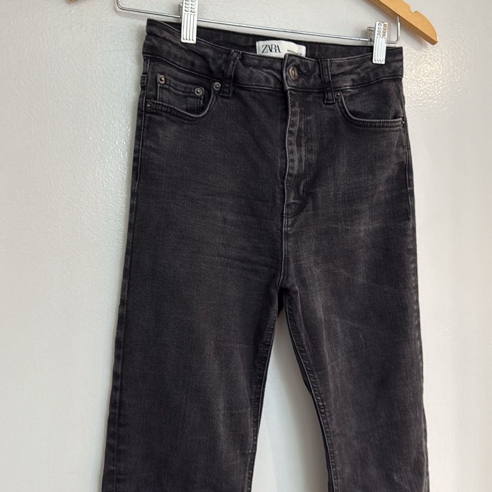 Zara Full Length Mid-Rise Black Flare Jeans - Picture 5 of 8